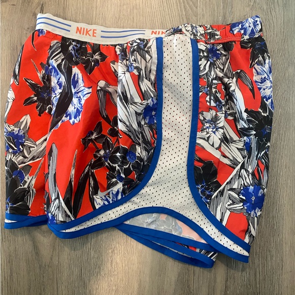 Nike Floral Tempo Dri-Fit running shorts, size small - Picture 3 of 4